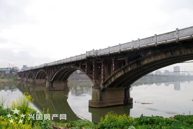 延伸阅读:      兴国县红军桥是进出兴国县城东门的主要通道